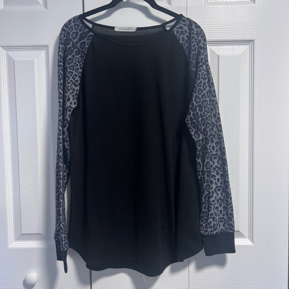 Women's Harhay Long Sleeved Top With Animal Print Sleeves